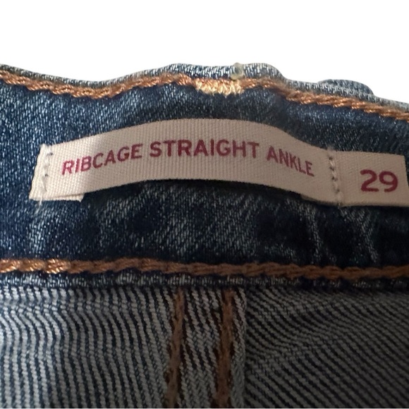 Levi's Women's Ribcage Straight Ankle Jeans - Picture 3 of 9